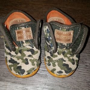 Camo velcro tiny Tom's